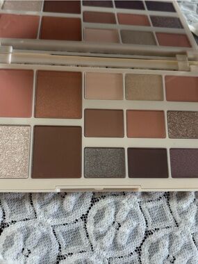 Laura Geller Pink & Gold Passport to Pretty Travel Face + Eye Palette